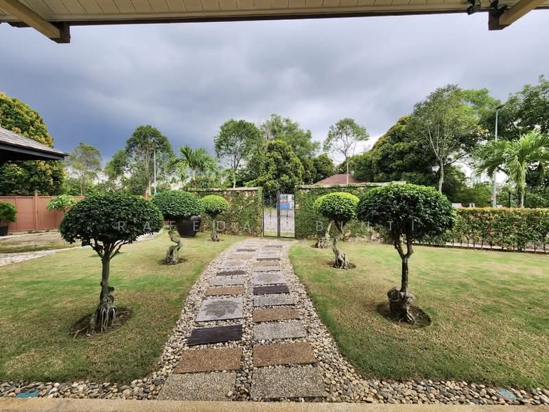 Bungalow for Sale in Bukit Jelutong (Shah Alam) - Rafedah Binti Abdul Aziz - Garden - PropertyGuru.com.my
