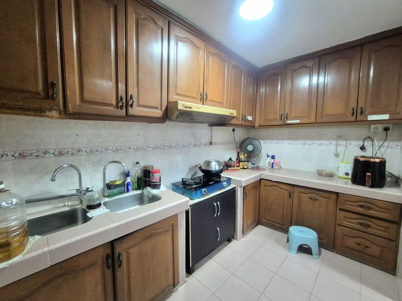 2-storey Terraced House for Sale in Seksyen 17 (Shah Alam) - Rafedah Binti Abdul Aziz - Kitchen - PropertyGuru.com.my