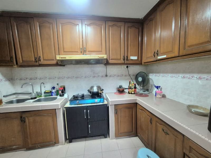 2-storey Terraced House for Sale in Seksyen 17 (Shah Alam) - Rafedah Binti Abdul Aziz - Kitchen - PropertyGuru.com.my