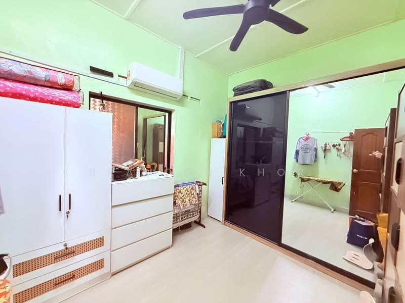 1-storey Terraced House for Sale in Taman Johor Jaya (Johor Bahru) - Brandon Khor - Bedroom - PropertyGuru.com.my