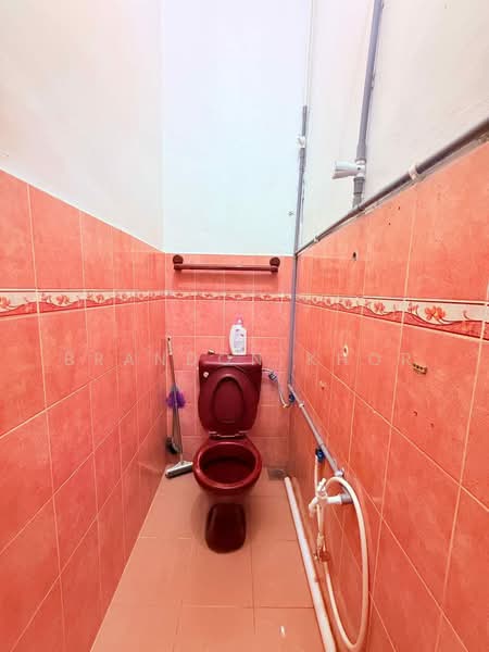 1-storey Terraced House for Sale in Taman Johor Jaya (Johor Bahru) - Brandon Khor - Bathroom - PropertyGuru.com.my