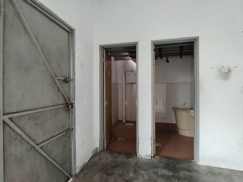 Shop for Sale in Jitra (Kedah) - Jeff Yeoh - Bathroom - PropertyGuru.com.my