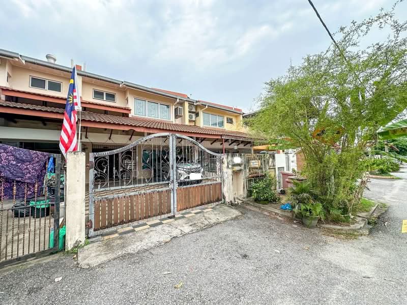 2-storey Terraced House for Sale in Seksyen 5 (Kota Damansara) - Nadia Jaafar - Exterior - PropertyGuru.com.my