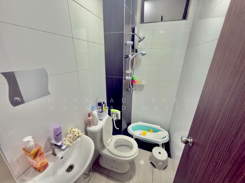 Service Residence for Sale at Seasons Garden Residences - Muhamad Irfan Muhamad Hafiz - Bathroom - PropertyGuru.com.my
