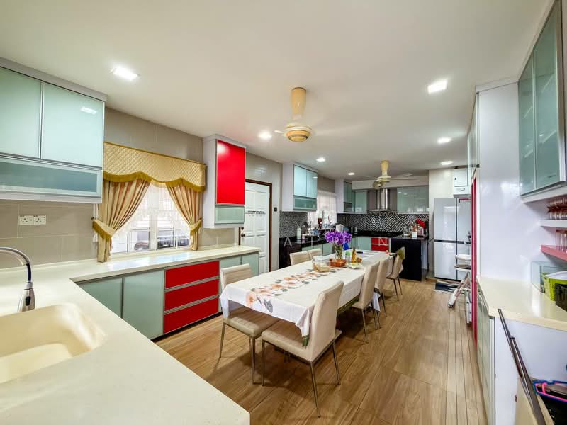 De Puncak Ukay Perdana untuk Untuk Dijual - RM 2,450,000, Feb 2026 - Kitchen - PropertyGuru.com.my