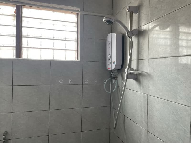 Taman Koperasi Cuepacs Kajang untuk Untuk Disewa - RM 1,500 /bulan, Feb 2026 - Bathroom - PropertyGuru.com.my