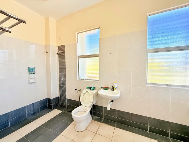 Bandar Enstek untuk Untuk Dijual - RM 1,050,000, Mac 2026 - Bathroom - PropertyGuru.com.my