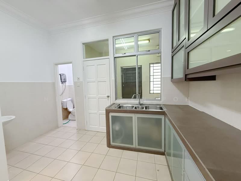2-storey Terraced House for Sale in Setia Indah (Ulu Tiram) - Nelson Tan Poh Kiong - Kitchen - PropertyGuru.com.my