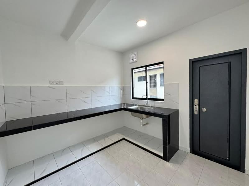 1-storey Terraced House for Sale in Taman Ungku Tun Aminah (Skudai) - SY Ngo - Kitchen - PropertyGuru.com.my