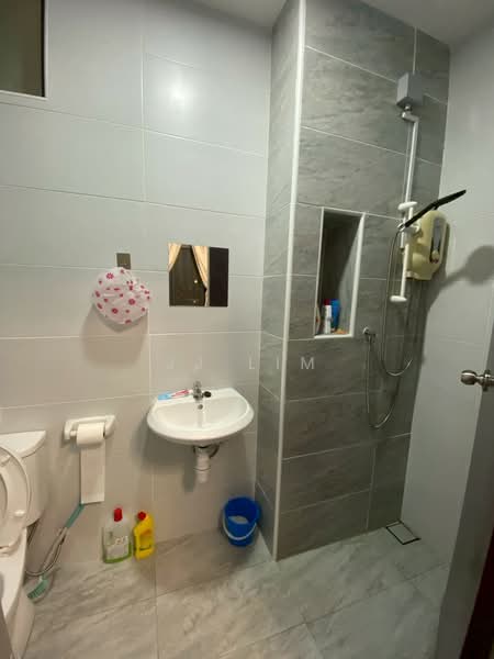 KSL Residence 2 @ Kangkar Tebrau untuk Untuk Disewa - RM 2,500 /bulan, Feb 2026 - Bathroom - PropertyGuru.com.my