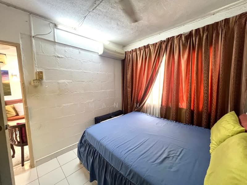 Flat for Sale at Flat Pkns Au3 - Lukman Hakim - PropertyGuru.com.my