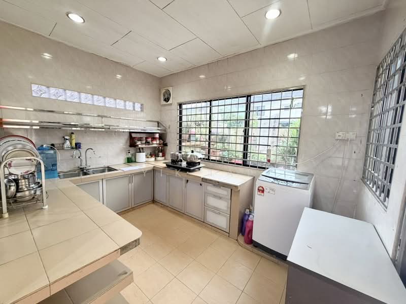 2-storey Terraced House for Sale in Taman Pelangi (Johor Bahru) - Yik Tat - Kitchen - PropertyGuru.com.my