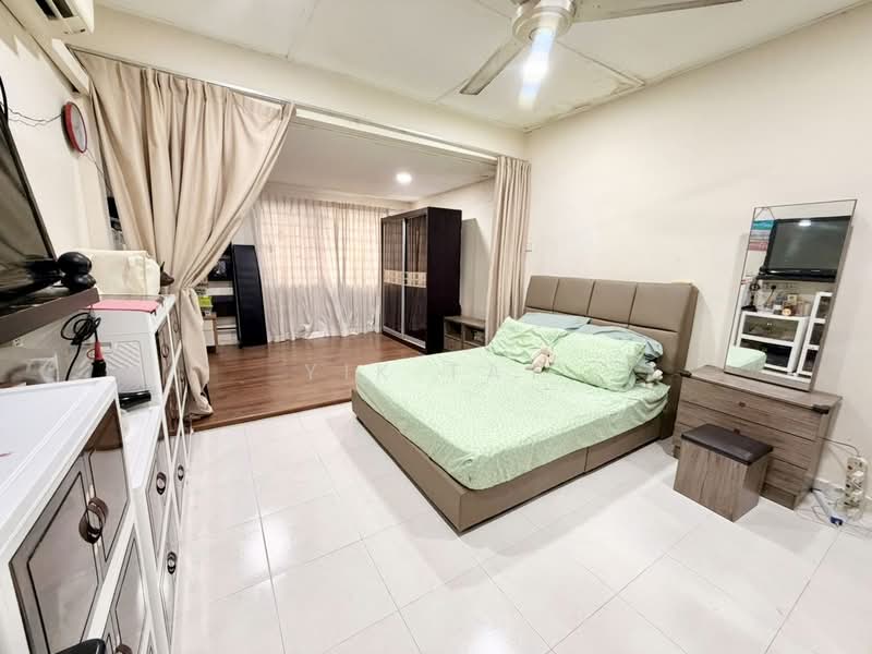 2-storey Terraced House for Sale in Taman Pelangi (Johor Bahru) - Yik Tat - Bedroom - PropertyGuru.com.my