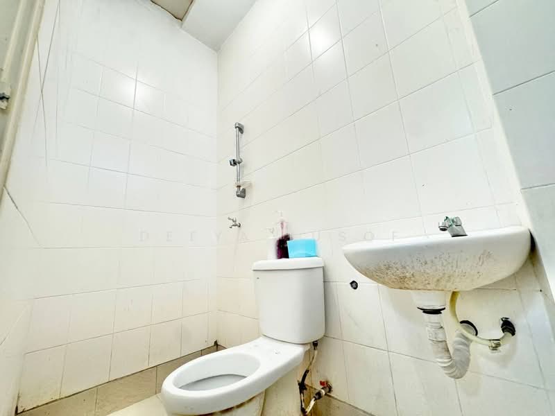 Townhouse for Sale in Taman Balakong Jaya (Balakong) - Deeya Yusof - Bathroom - PropertyGuru.com.my