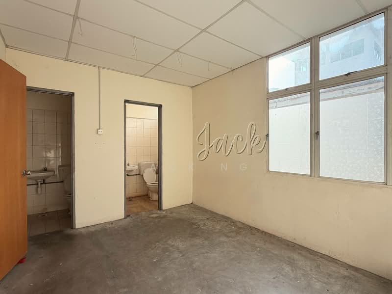 Shop / Office for Rent in Raja Uda (Butterworth) - Jack Ng - Bathroom - PropertyGuru.com.my