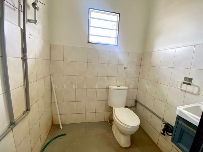 Bungalow for Sale in Taman Ehsan Ibu (Serendah) - Lukman Hakim - Bathroom - PropertyGuru.com.my