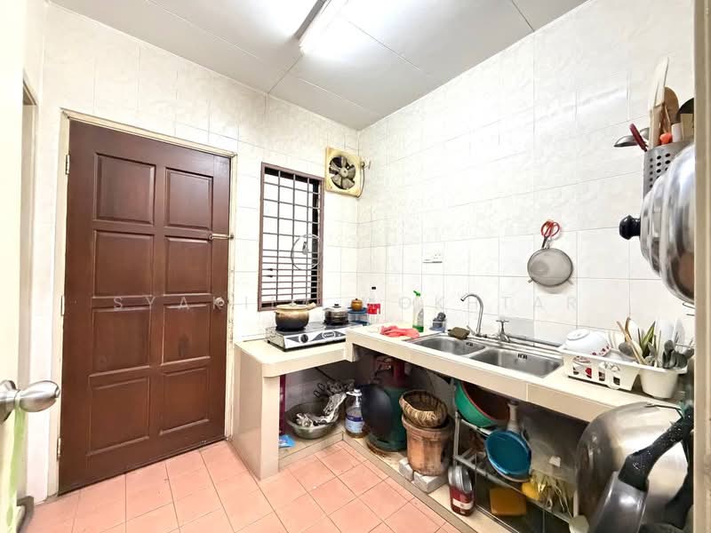 Taman Putra Prima Phase 3E untuk Untuk Dijual - RM 620,000, Feb 2026 - Kitchen - PropertyGuru.com.my