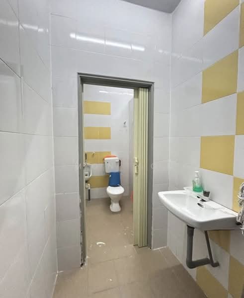 Kawasan Perindustian Menglembu untuk Untuk Dijual - RM 780,000, Mac 2026 - Bathroom - PropertyGuru.com.my