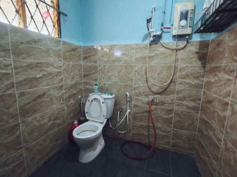 Selesa Jaya Selesas Jayas untuk Untuk Dijual - RM 309,000, Feb 2026 - Bathroom - PropertyGuru.com.my