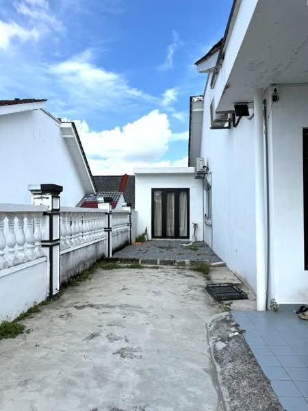 1-storey Terraced House for Sale in Taman Pulai Utama (Skudai) - Janlly Jong - Exterior - PropertyGuru.com.my