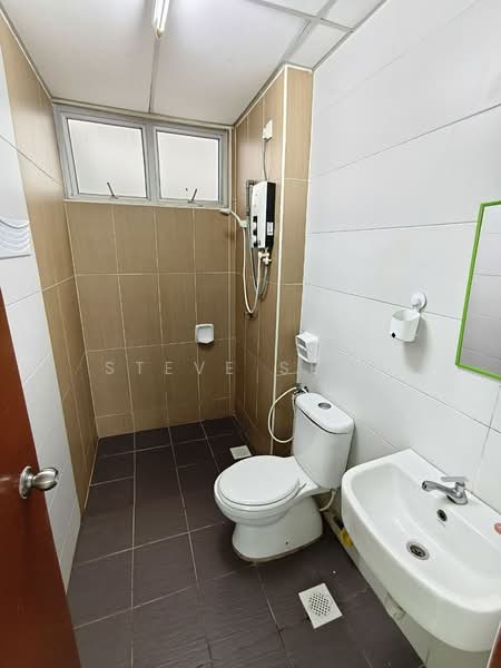 Service Residence for Rent at Larkin Heights - Steve Seah - Bathroom - PropertyGuru.com.my