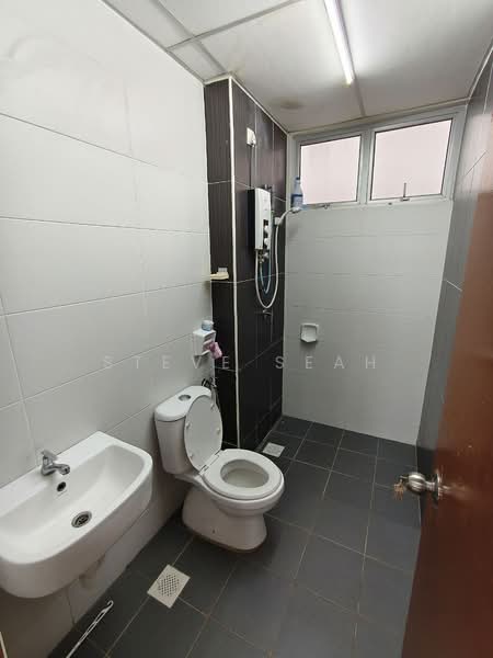 Service Residence for Rent at Larkin Heights - Steve Seah - Bathroom - PropertyGuru.com.my