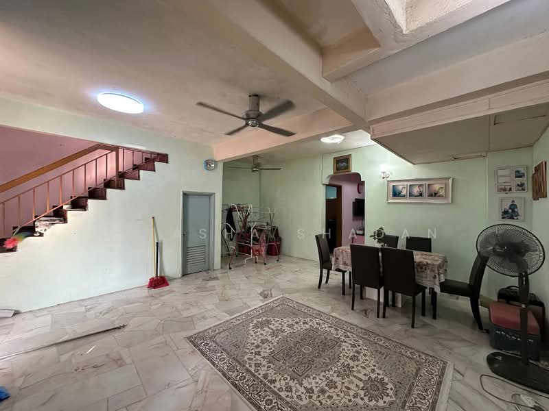 2-storey Terraced House for Sale in Bandar Puncak Alam (Puncak Alam) - Natasha Shadan - Living Room - PropertyGuru.com.my