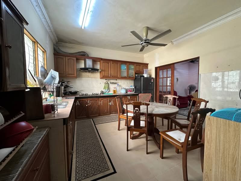2-storey Terraced House for Sale in Bandar Puncak Alam (Puncak Alam) - Natasha Shadan - Kitchen - PropertyGuru.com.my