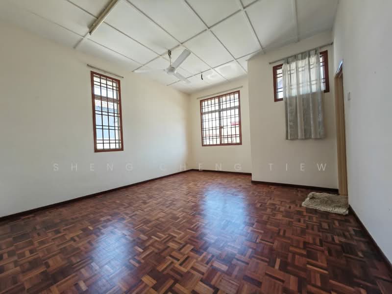 2-storey Terraced House for Sale in Setia Indah (Ulu Tiram) - Sheng Cheng Tiew - Living Room - PropertyGuru.com.my