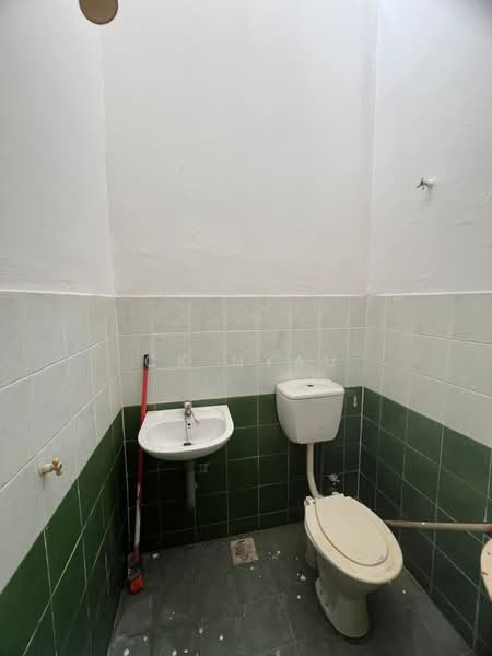1-storey Terraced House for Sale in Ipoh (Perak) - Ck Nyau - Bathroom - PropertyGuru.com.my