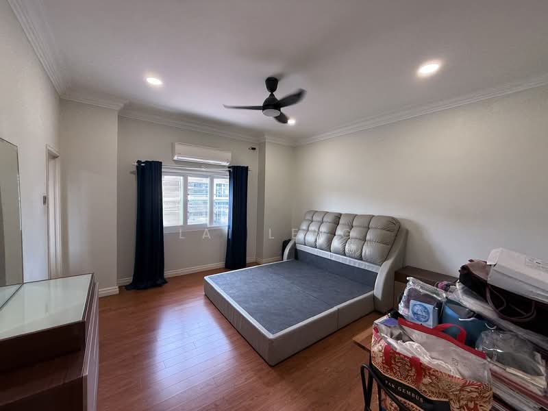 2-storey Terraced House for Sale in Usj 3a (Subang Jaya) - Lai Leng - Master Bedroom with walk in wardrobe - PropertyGuru.com.my