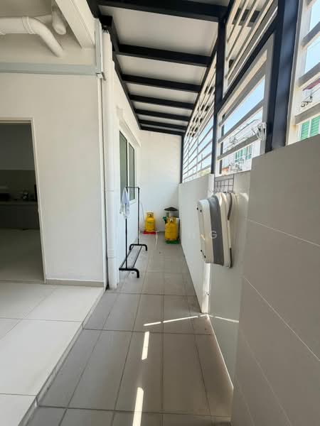 2-storey Terraced House for Rent in Bandar Sri Sendayan (Negeri Sembilan) - Kent Ng - Balcony - PropertyGuru.com.my