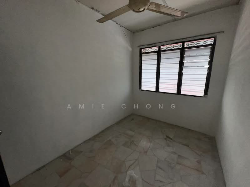 Bercham untuk Untuk Dijual - RM 200,000, Feb 2026 - Bedroom - PropertyGuru.com.my