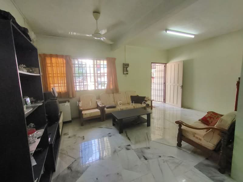 Gunung Rapat Double Storey Terrace House Fully Extended For Sale untuk Untuk Dijual - RM 220,000, Mac 2026 - Living Room - PropertyGuru.com.my