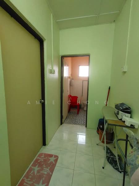 Gunung Rapat Double Storey Terrace House Fully Extended For Sale untuk Untuk Dijual - RM 220,000, Mac 2026 - Corridor - PropertyGuru.com.my
