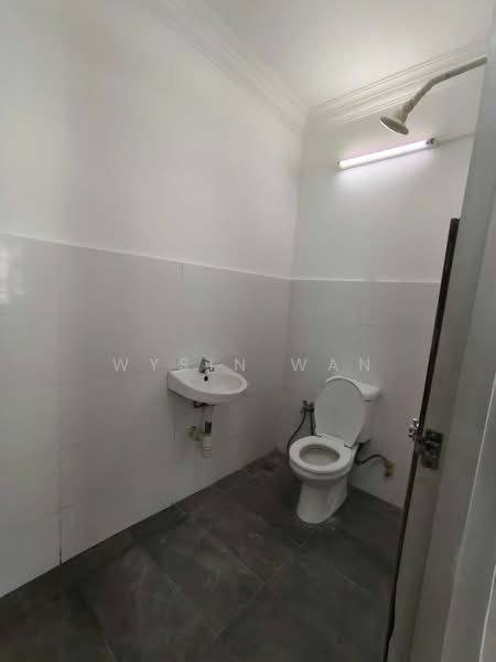 Kampung Cempaka untuk Untuk Disewa - RM 1,300 /bulan, Feb 2026 - Bathroom - PropertyGuru.com.my
