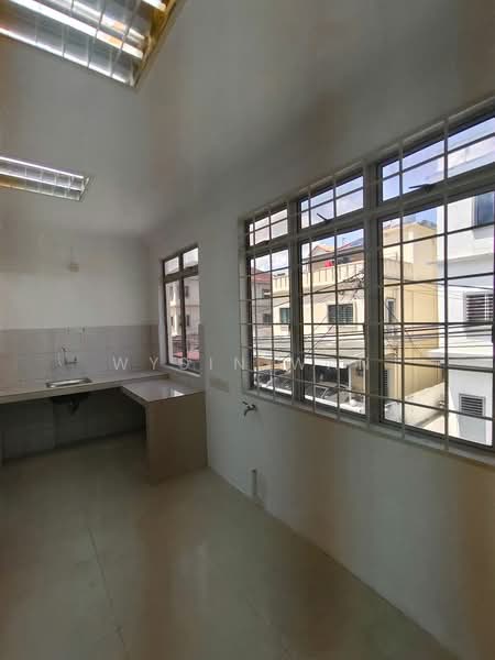 Kampung Cempaka untuk Untuk Disewa - RM 1,300 /bulan, Feb 2026 - Kitchen - PropertyGuru.com.my