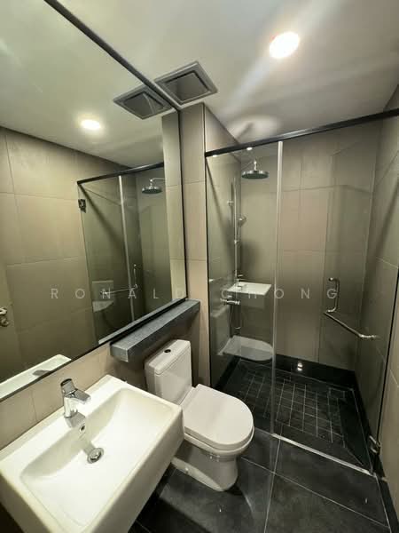 Service Residence for Rent at Bloomsvale Menara Vista Petaling - Ronald Chong - Bathroom - PropertyGuru.com.my