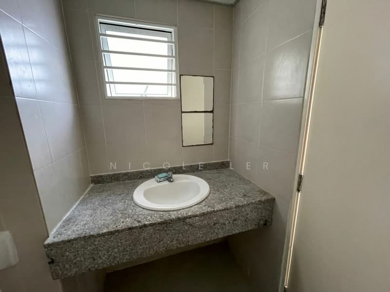 Master Bedroom Attached Bathroom