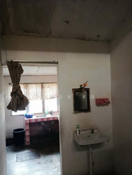 1-storey Terraced House for Sale in Seri Kembangan (Selangor) - Tavon RG - Kitchen - PropertyGuru.com.my
