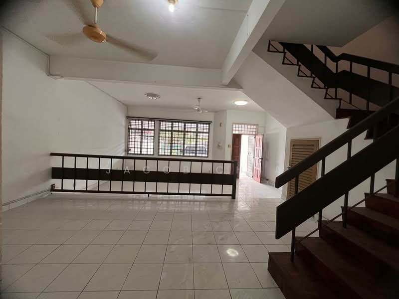 2-storey Terraced House for Sale in Taman Perling (Perling) - Jacob Chua - Living Room - PropertyGuru.com.my