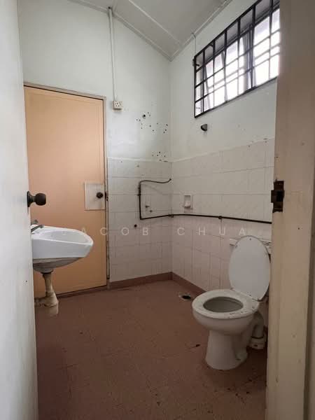 2-storey Terraced House for Sale in Taman Perling (Perling) - Jacob Chua - Bathroom - PropertyGuru.com.my