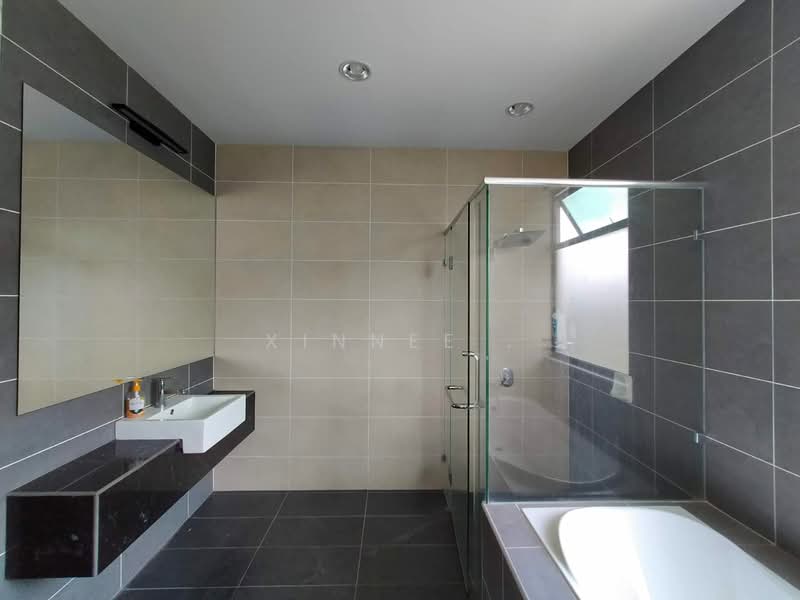 3-storey Terraced House for Rent in Sungai Ara (Penang) - Xinnee . - Bathroom - PropertyGuru.com.my