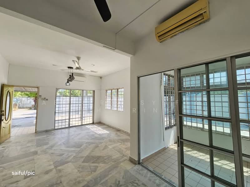 Bukit Raja untuk Untuk Dijual - RM 670,000, Feb 2026 - Living Room - PropertyGuru.com.my