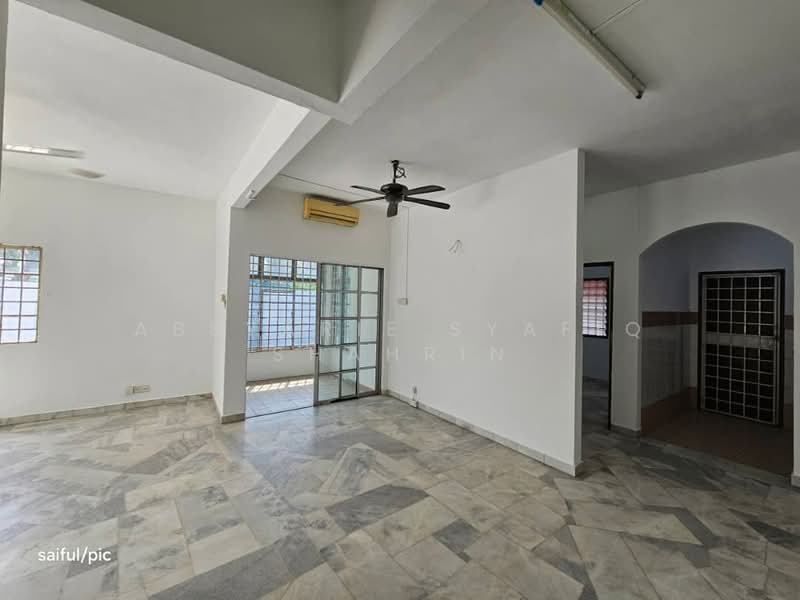 Bukit Raja untuk Untuk Dijual - RM 670,000, Feb 2026 - Living Room - PropertyGuru.com.my