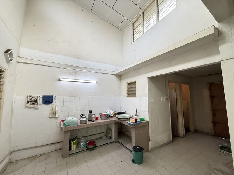 Taman Hilir untuk Untuk Dijual - RM 350,000, Feb 2026 - Kitchen - PropertyGuru.com.my