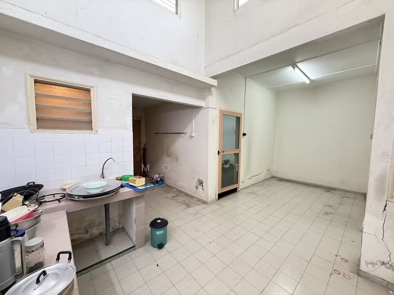 Taman Hilir untuk Untuk Dijual - RM 350,000, Feb 2026 - Kitchen - PropertyGuru.com.my