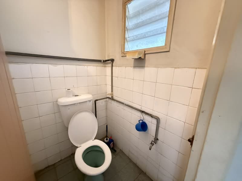 Taman Hilir untuk Untuk Dijual - RM 350,000, Feb 2026 - Bathroom - PropertyGuru.com.my