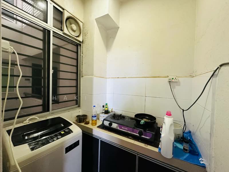 Condominium for Sale at Saville @ The Park - Hakimi Akmal - Kitchen - PropertyGuru.com.my