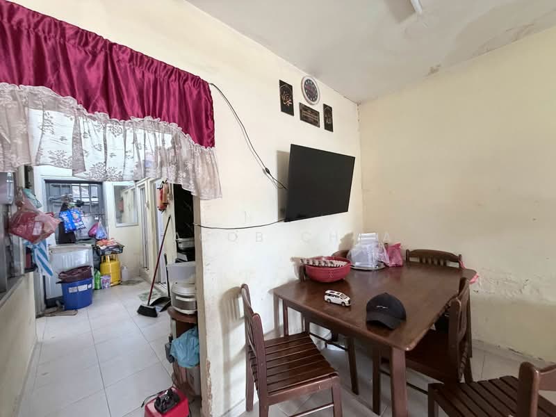 1-storey Terraced House for Sale in Taman Dahlia (Tampoi) - Jacob Chua - Dining Room - PropertyGuru.com.my